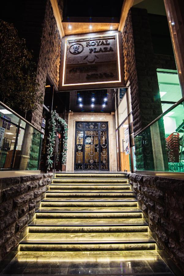 Royal Plaza Hotel Тбилиси Экстерьер фото